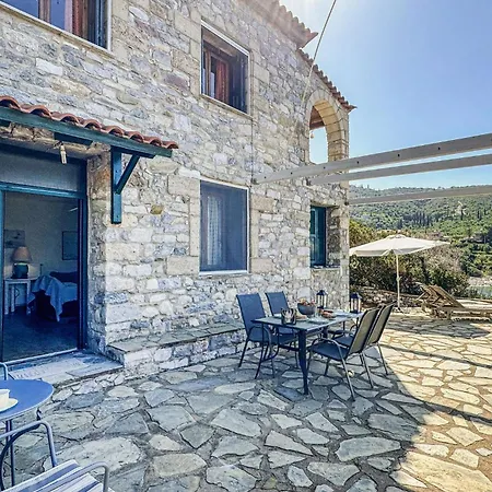 In Aghios Dimitris-m, With Wifi דירה *