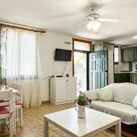 Διαμέρισμα In Aghios Dimitris-m, With Wifi